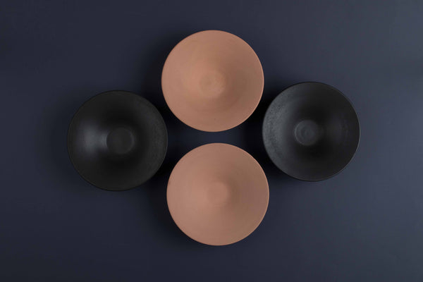 ITERU Plate in black glaze