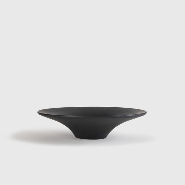 ITERU Plate in black glaze